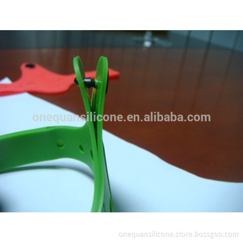 Factory wholesale fashion silicone bracelet for key